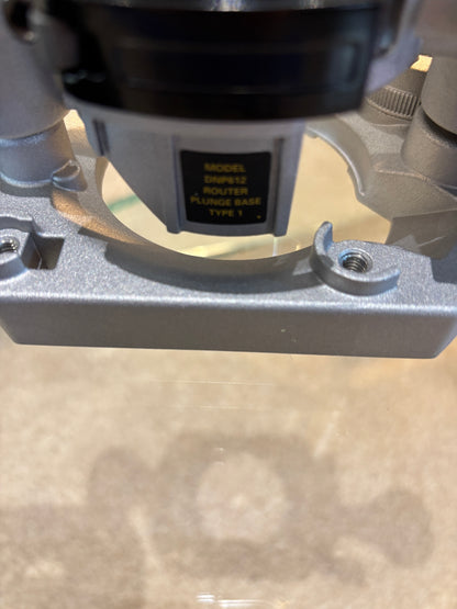 Dewalt DCW600 DWP611 Edge banding attachment in combination with the DNP612 Plunge Base Type 1