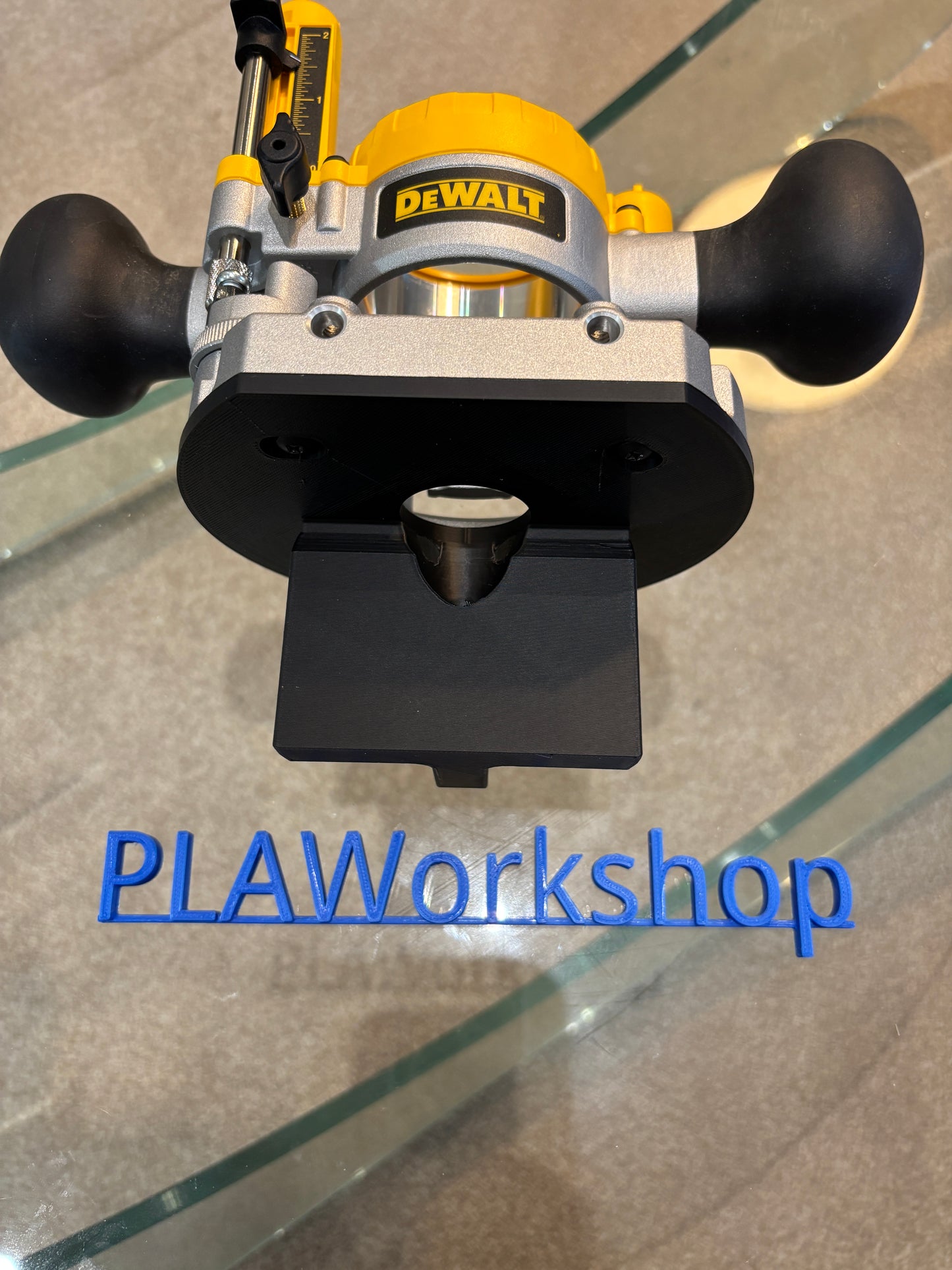 Dewalt DCW600 DWP611 Edge banding attachment in combination with the DNP612 Plunge Base Type 1