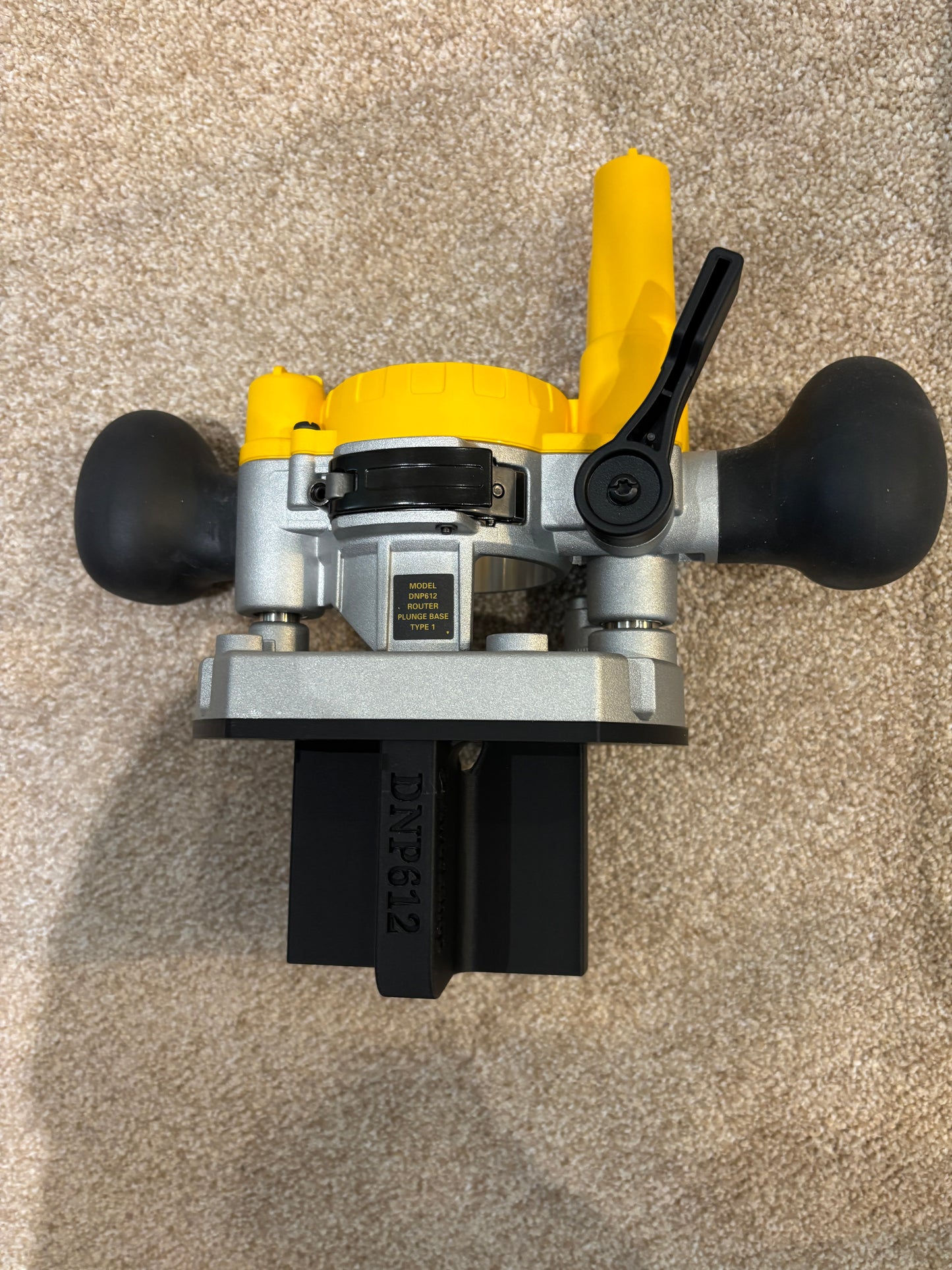 Dewalt DCW600 DWP611 Edge banding attachment in combination with the DNP612 Plunge Base Type 1