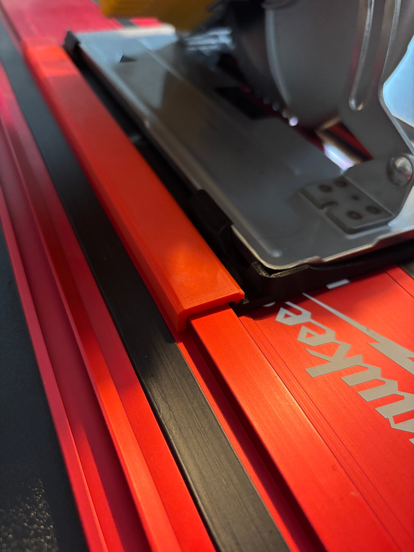 Dewalt DCS383 Metal Saw Adaptor base / Skid plate for Circular Saw to fit Milwaukee Guide rail