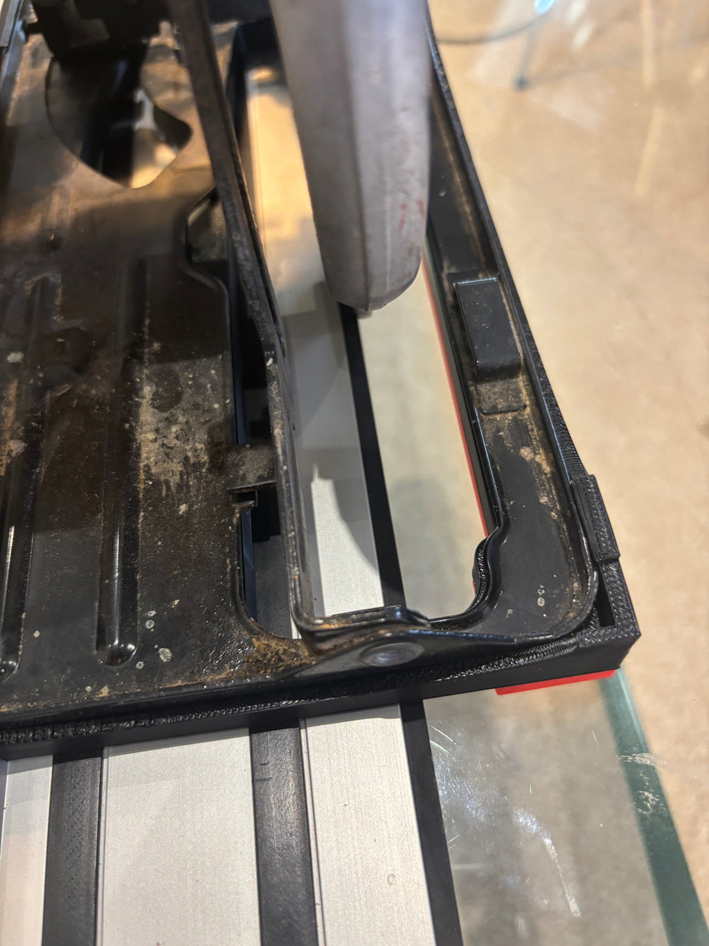 Dewalt DWE550 Adaptor base / Skid plate for Circular Saw to fit Dewalt Guide rail