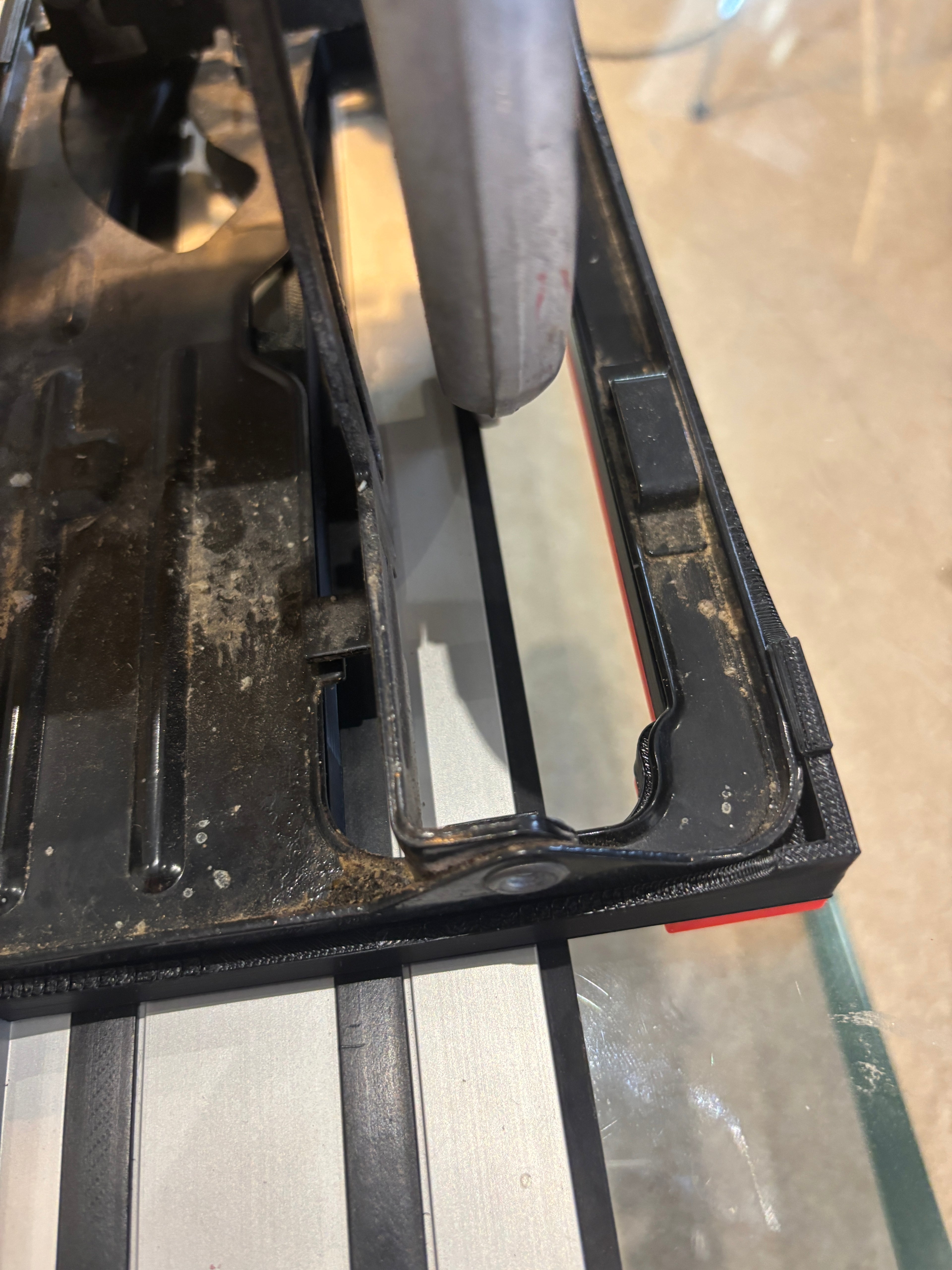 Dewalt DWE550 Adaptor base / Skid plate for Circular Saw to fit Dewalt Guide rail