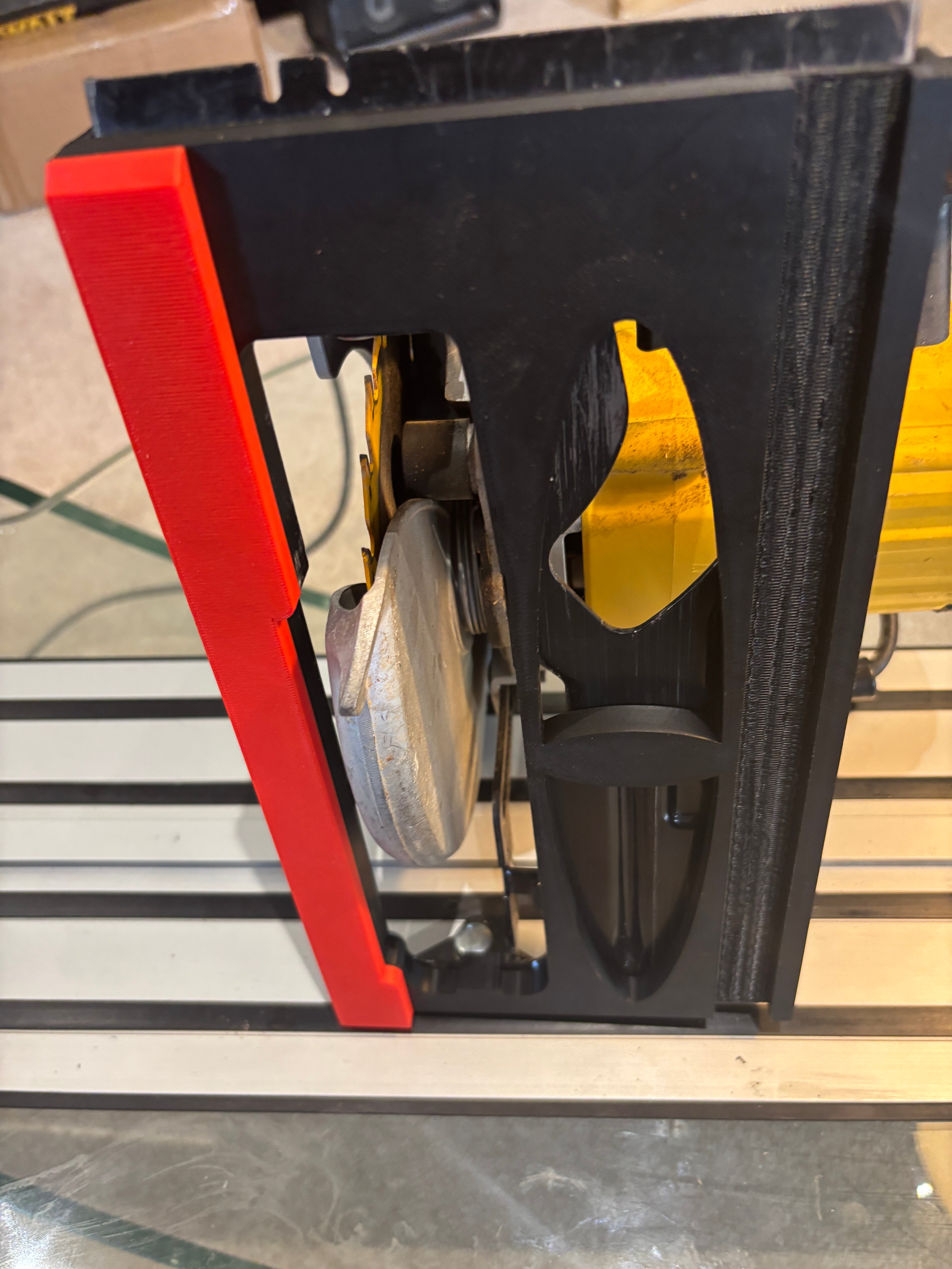 Dewalt DWE550 Adaptor base / Skid plate for Circular Saw to fit Dewalt Guide rail