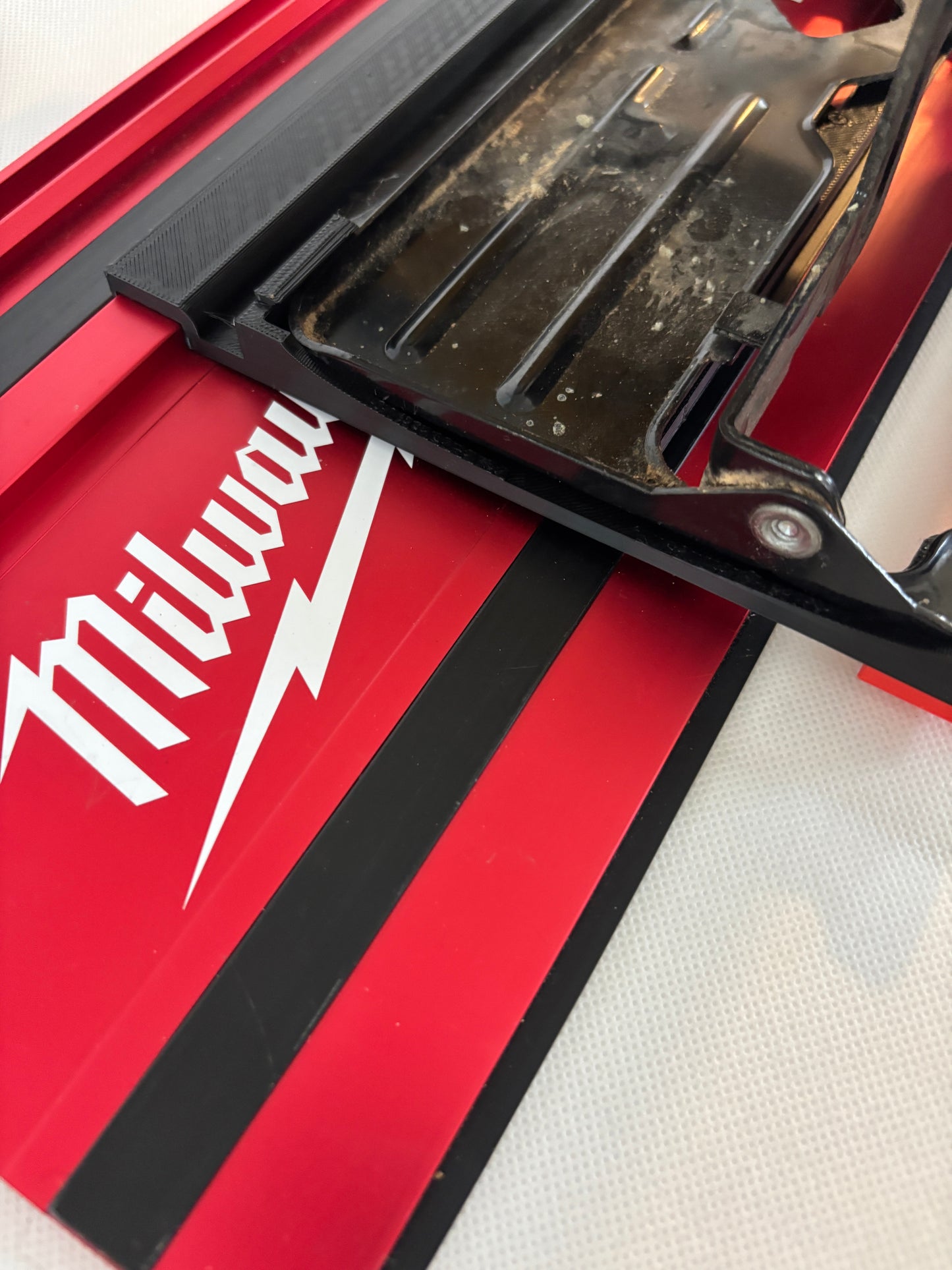 Dewalt DWE550 Adaptor base / Skid plate for Circular Saw to fit Milwaukee Guide rail