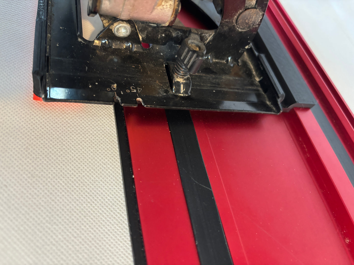 Dewalt DWE550 Adaptor base / Skid plate for Circular Saw to fit Milwaukee Guide rail