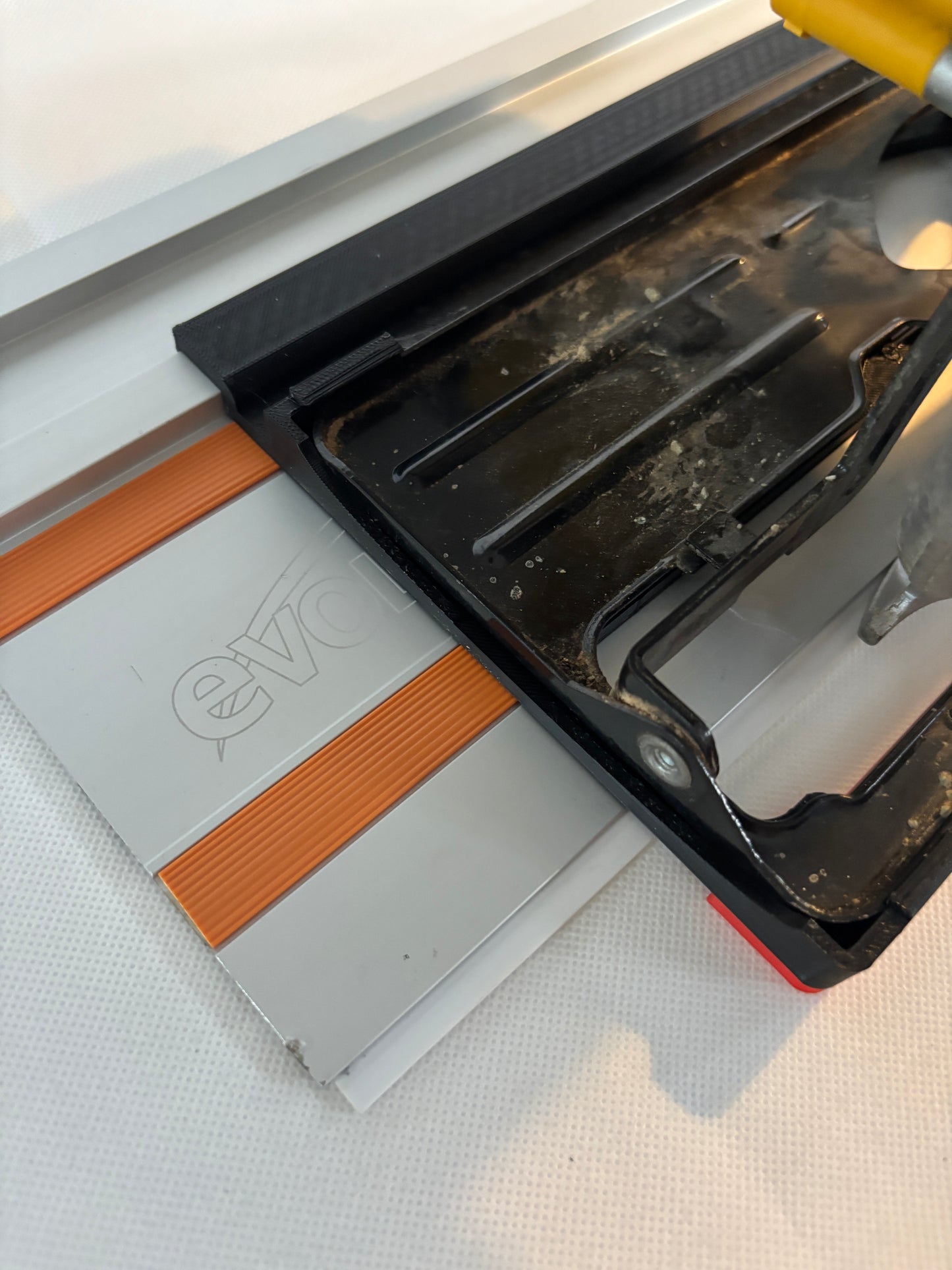 Dewalt DWE550 Adaptor base / Skid plate for Circular Saw to fit Evolution Guide rail