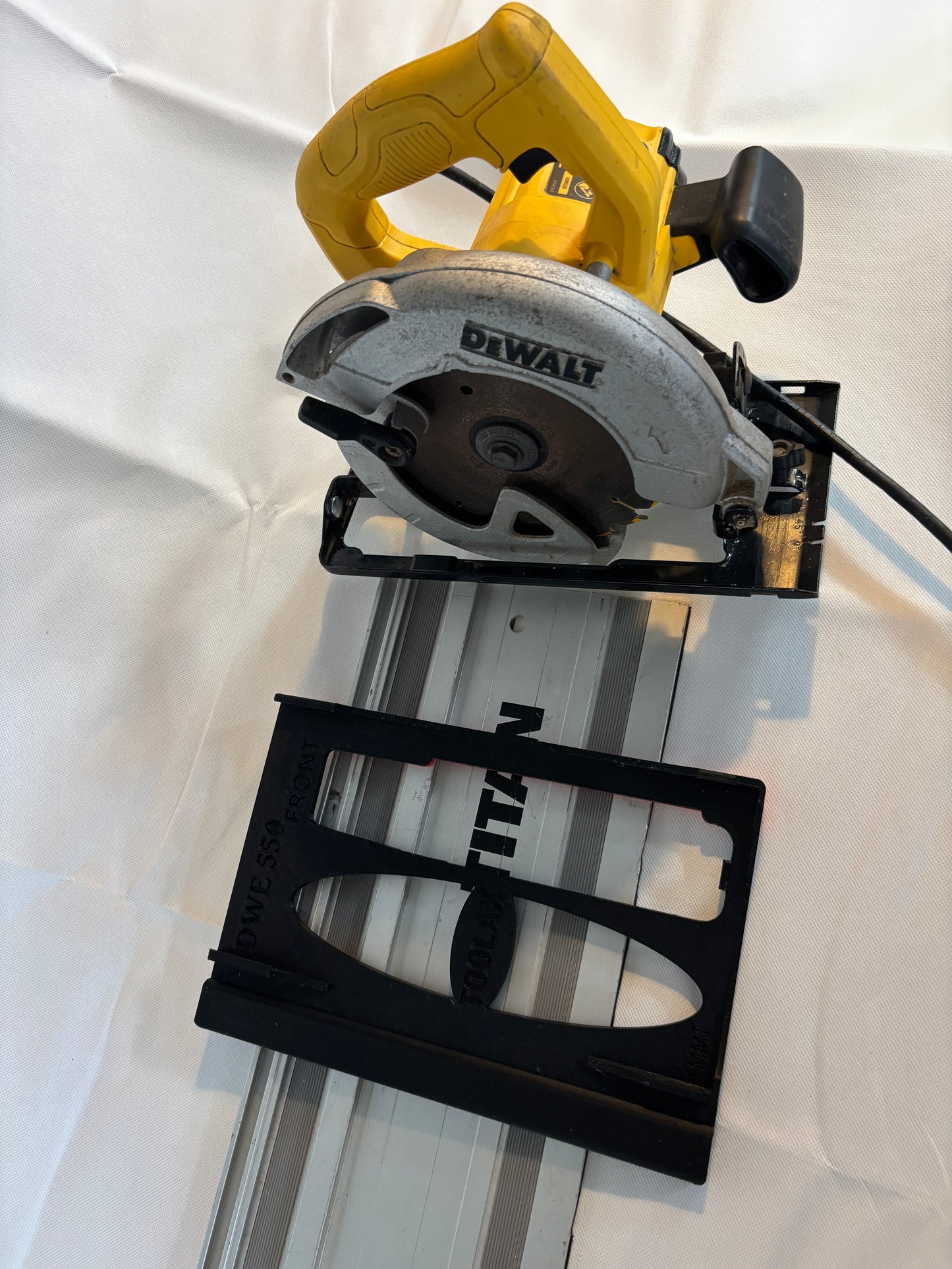 TOOLAX Adaptor base / Skid plate for Circular Saw DWE550 to fit Titan Guide rail