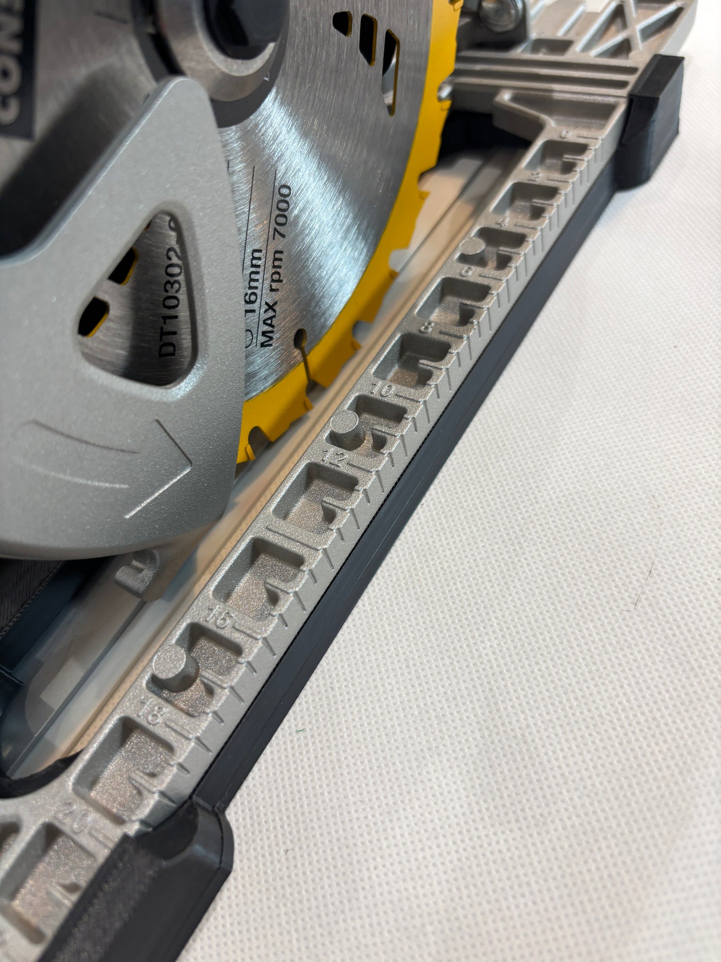 Dewalt DCS572 Adaptor base / Skid plate / Shoe for Circular Saw compatible with Evolution Guide rail