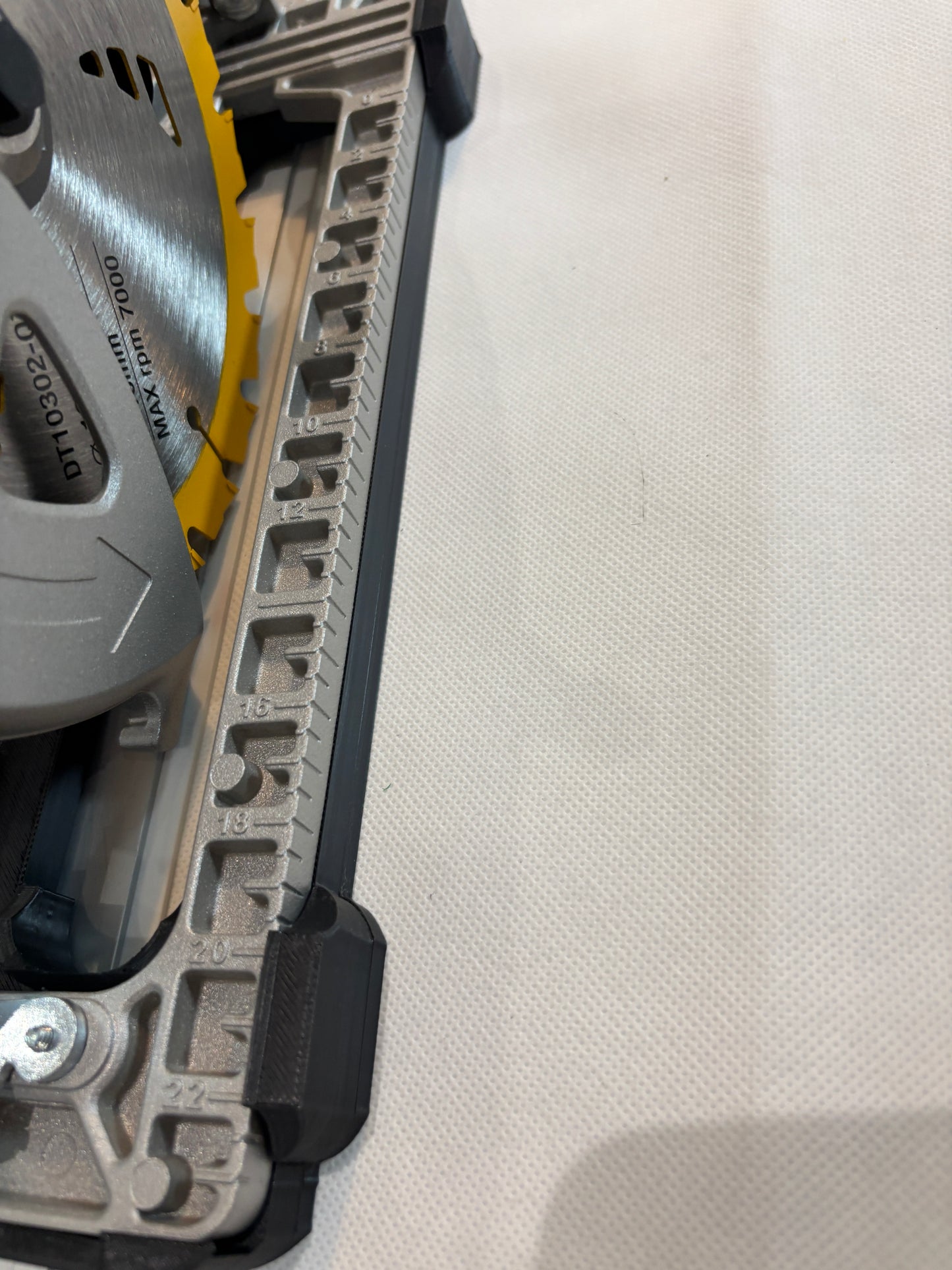 Dewalt DCS572 Adaptor base / Skid plate / Shoe for Circular Saw compatible with Evolution Guide rail