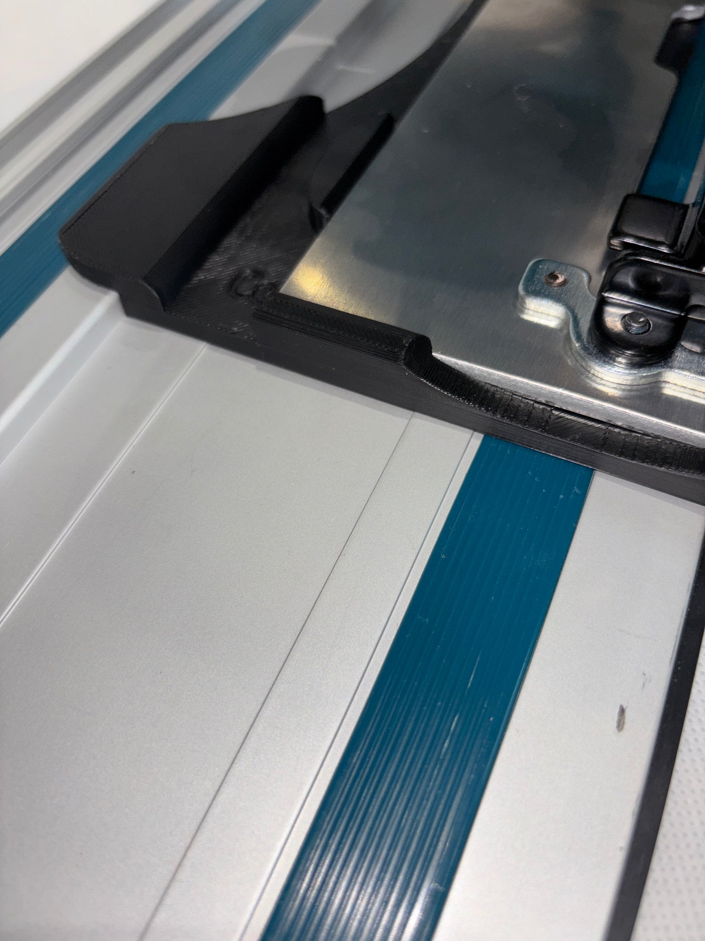 TOOLAX Adaptor Base / Skid plate, compatible with Makita DHS660 / XSH04 Circular saw to fit Makita Guide Rail