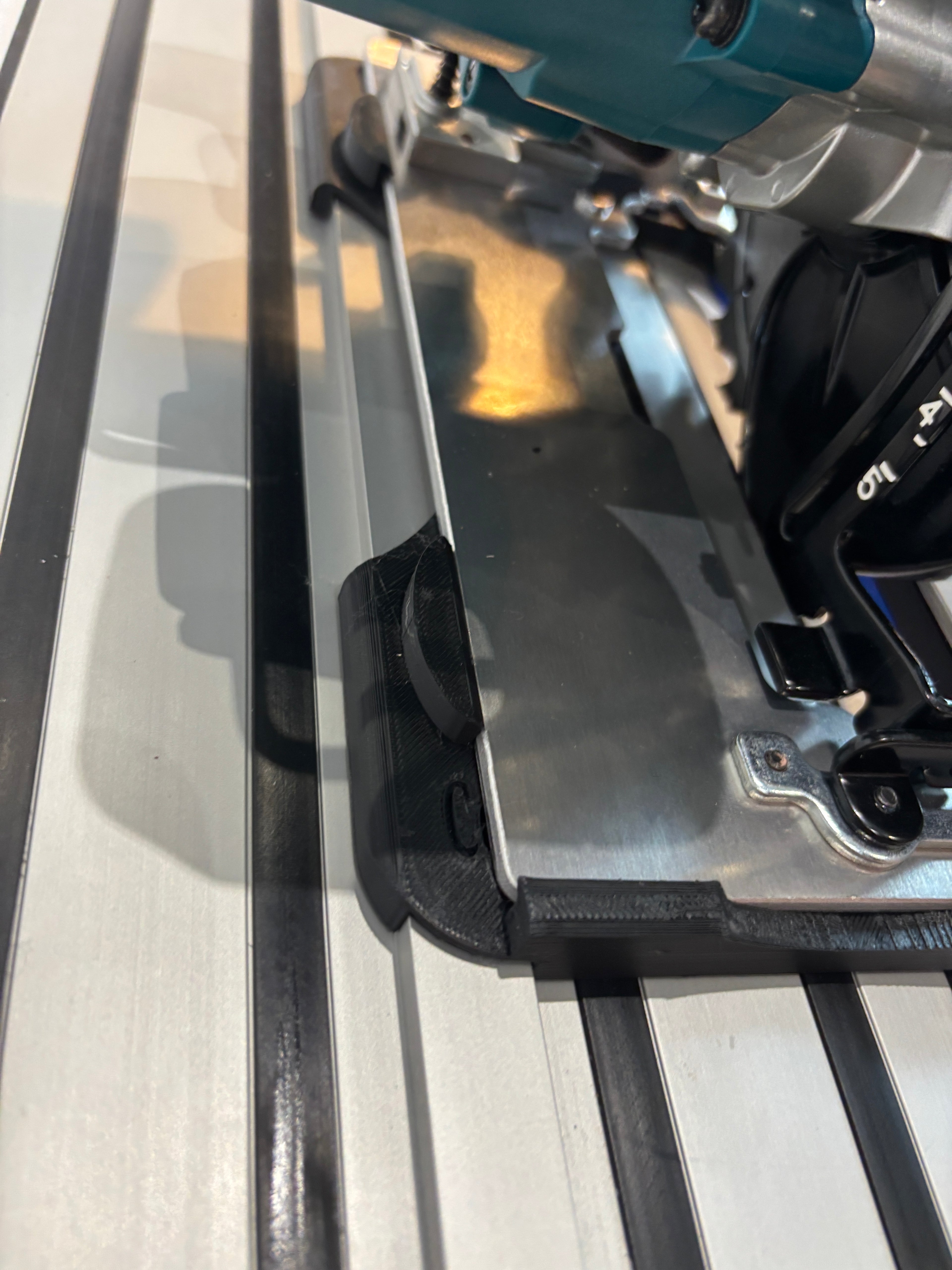 TOOLAX Adaptor Base / Skid plate, compatible with Makita DHS660 / XSH04 Circular saw to fit Dewalt Guide Rail