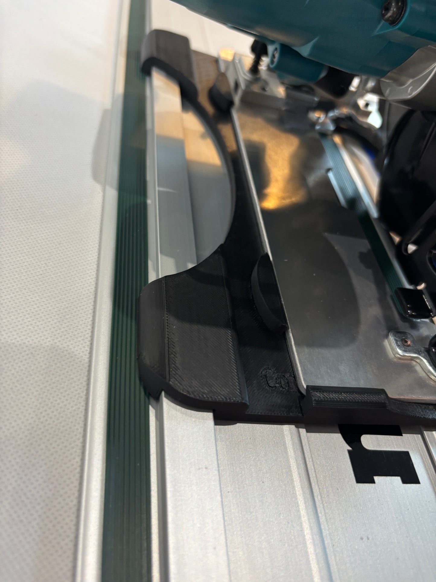 TOOLAX Adaptor Base / Skid plate, compatible with Makita DHS660 / XSH04 Circular saw to fit Metabo Guide Rail