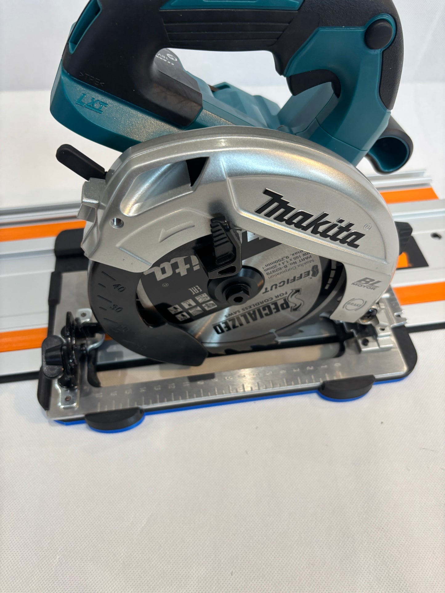 TOOLAX Adaptor Base / Skid plate, compatible with Makita DHS660 / XSH04 Circular saw to fit Triton Guide Rail