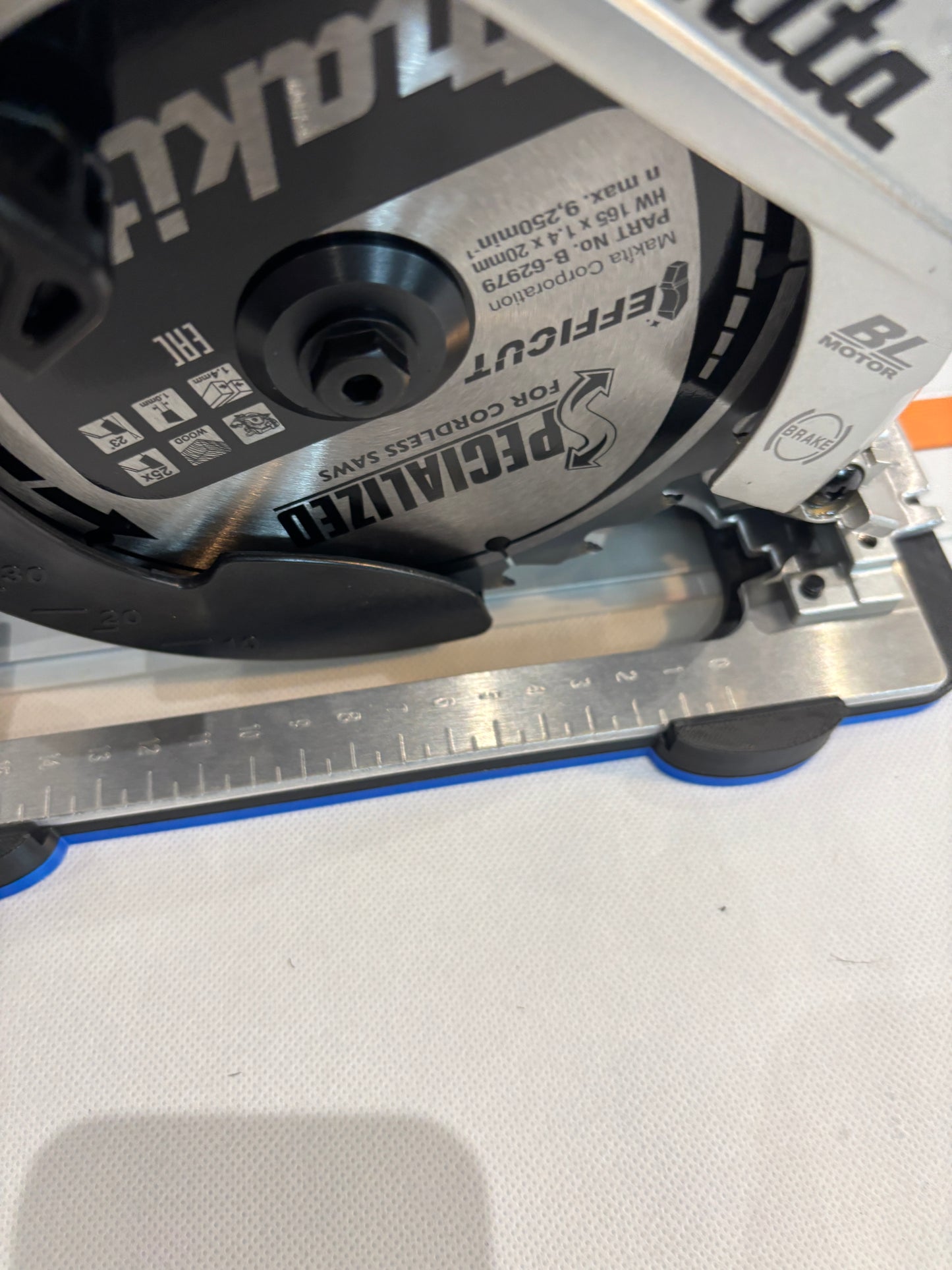 TOOLAX Adaptor Base / Skid plate, compatible with Makita DHS660 / XSH04 Circular saw to fit Evolution Guide Rail