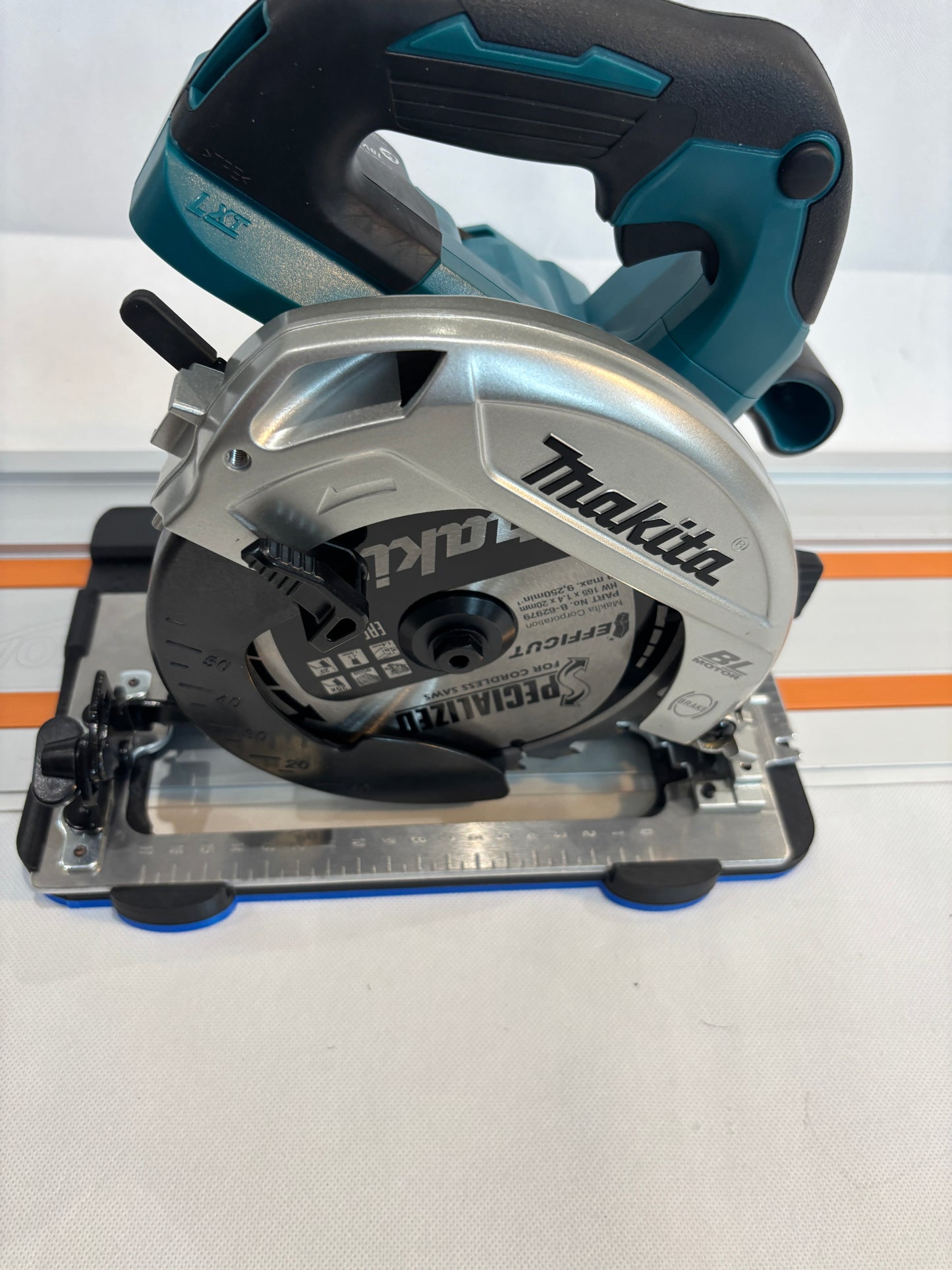 TOOLAX Adaptor Base / Skid plate, compatible with Makita DHS660 / XSH04 Circular saw to fit Evolution Guide Rail