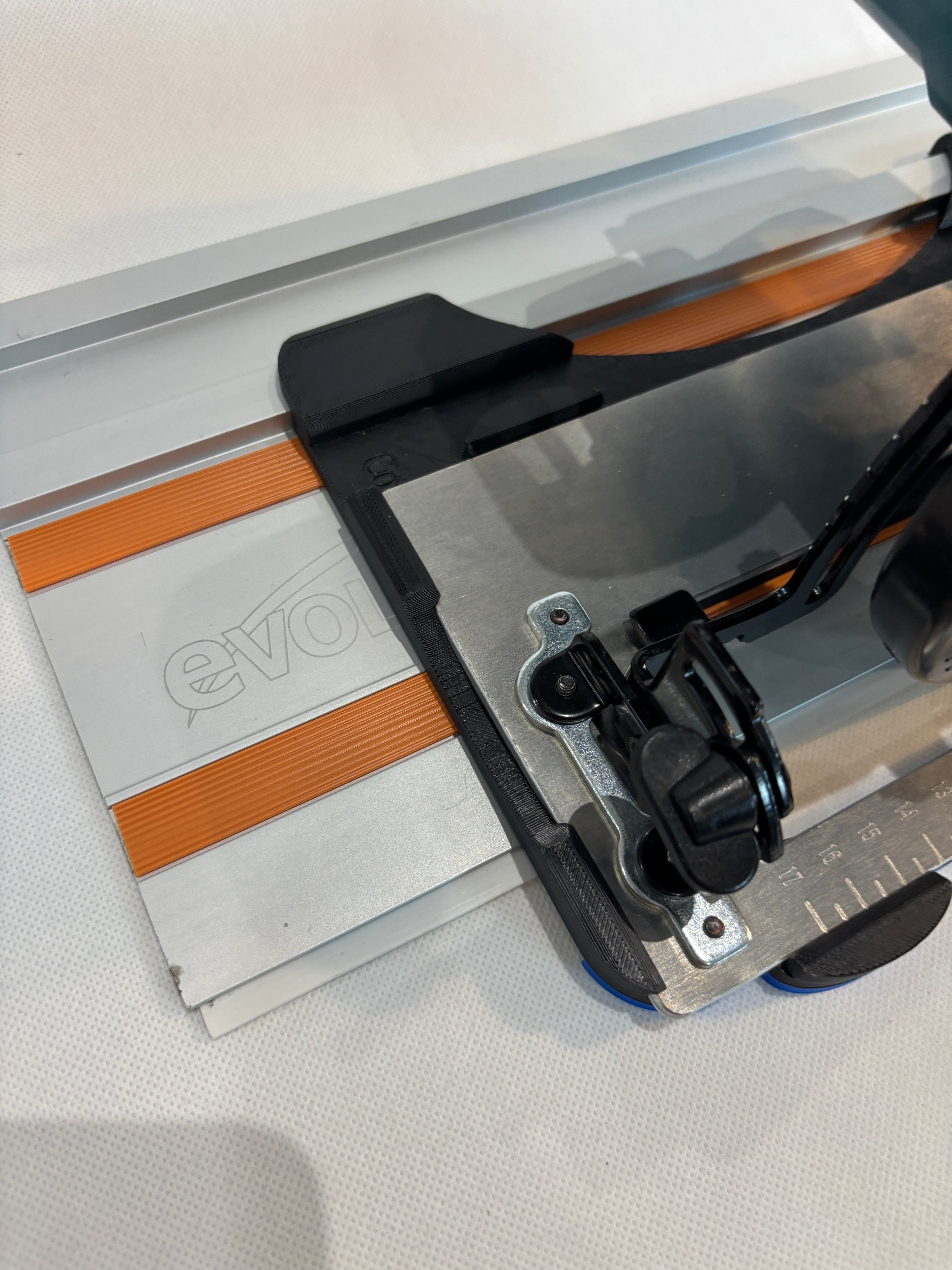 TOOLAX Adaptor Base / Skid plate, compatible with Makita DHS660 / XSH04 Circular saw to fit Evolution Guide Rail