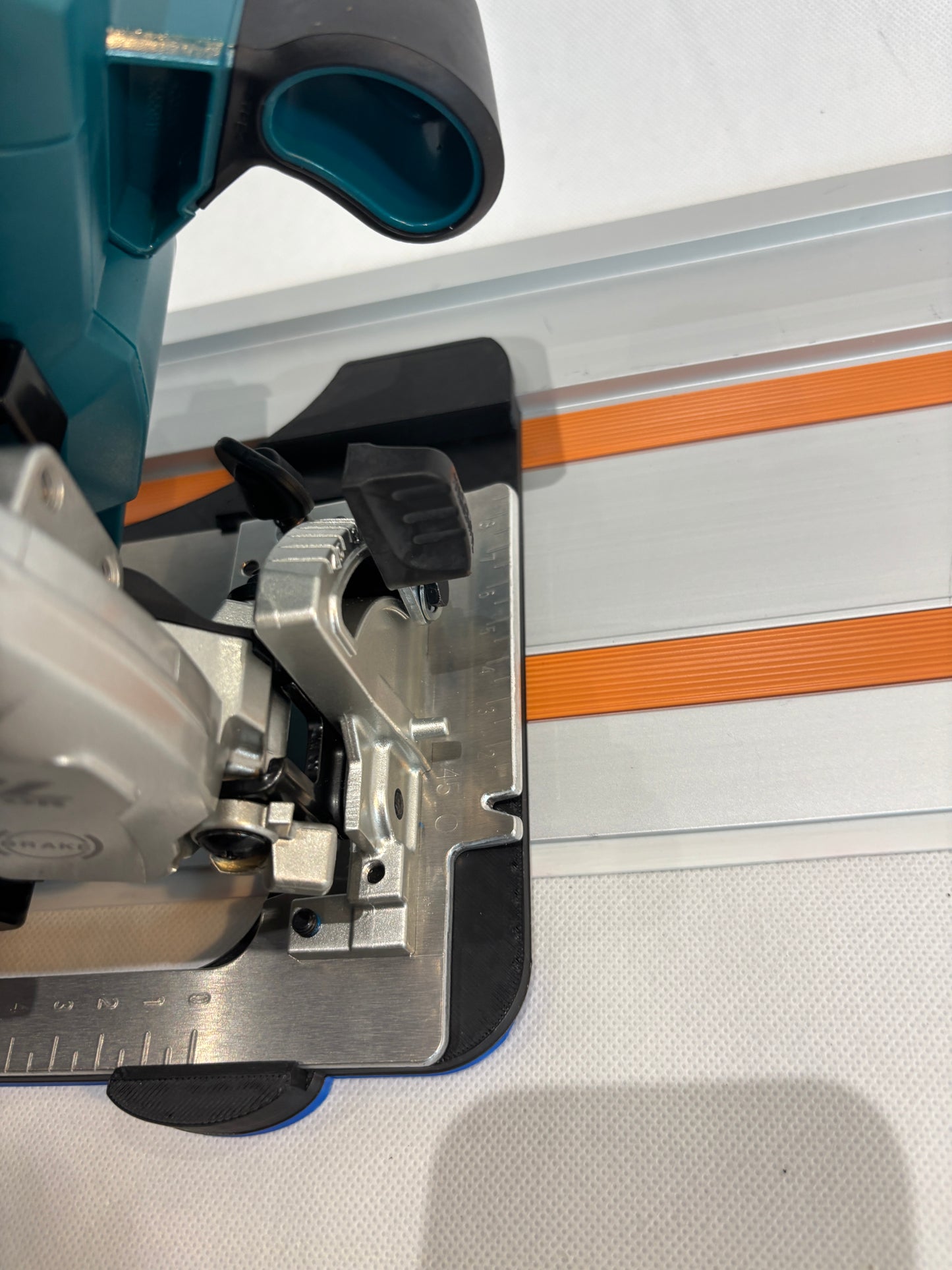 TOOLAX Adaptor Base / Skid plate, compatible with Makita DHS660 / XSH04 Circular saw to fit Evolution Guide Rail