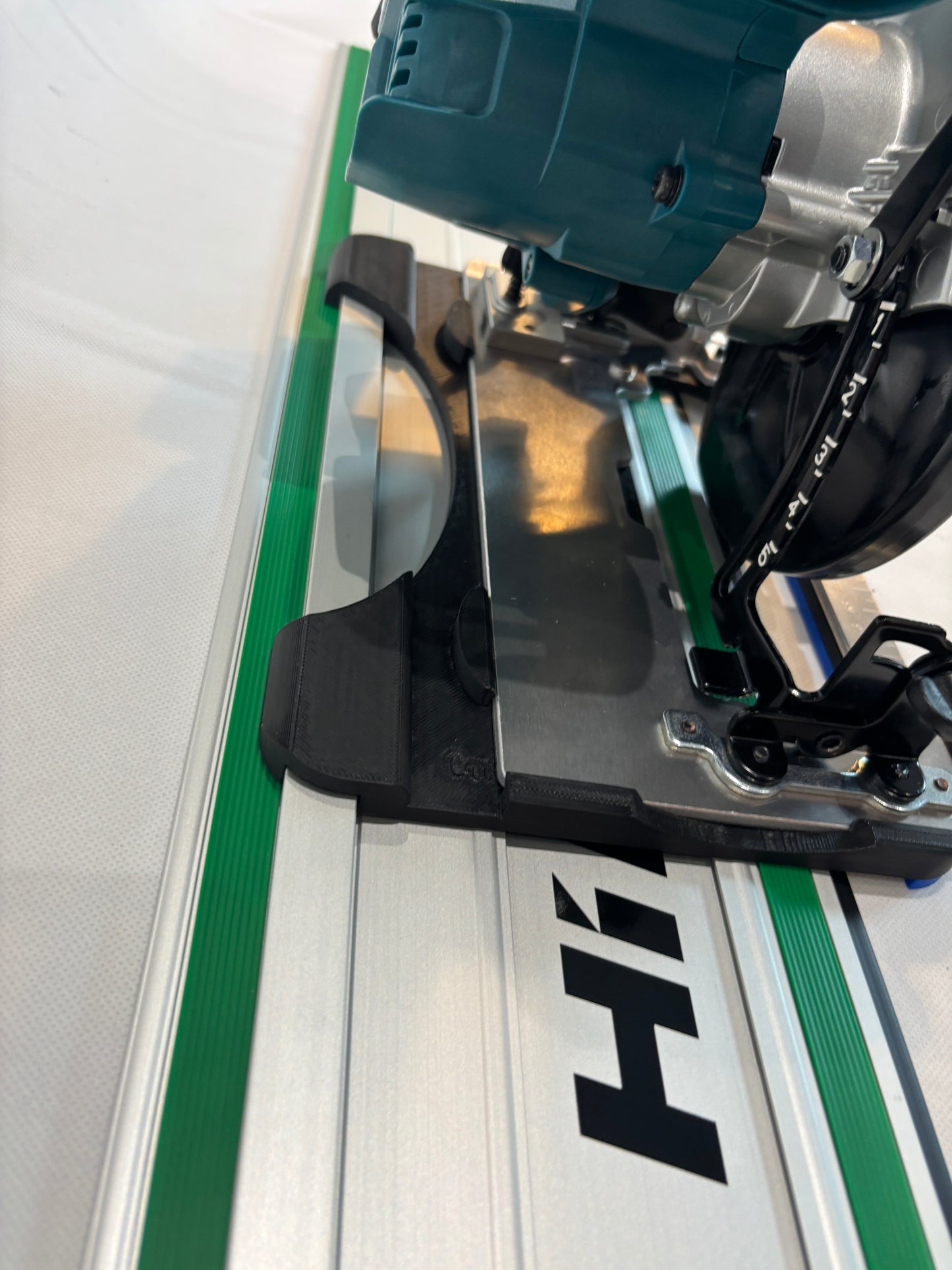 TOOLAX Adaptor Base / Skid plate, compatible with Makita DHS660 / XSH04 Circular saw to fit Hikoki Guide Rail