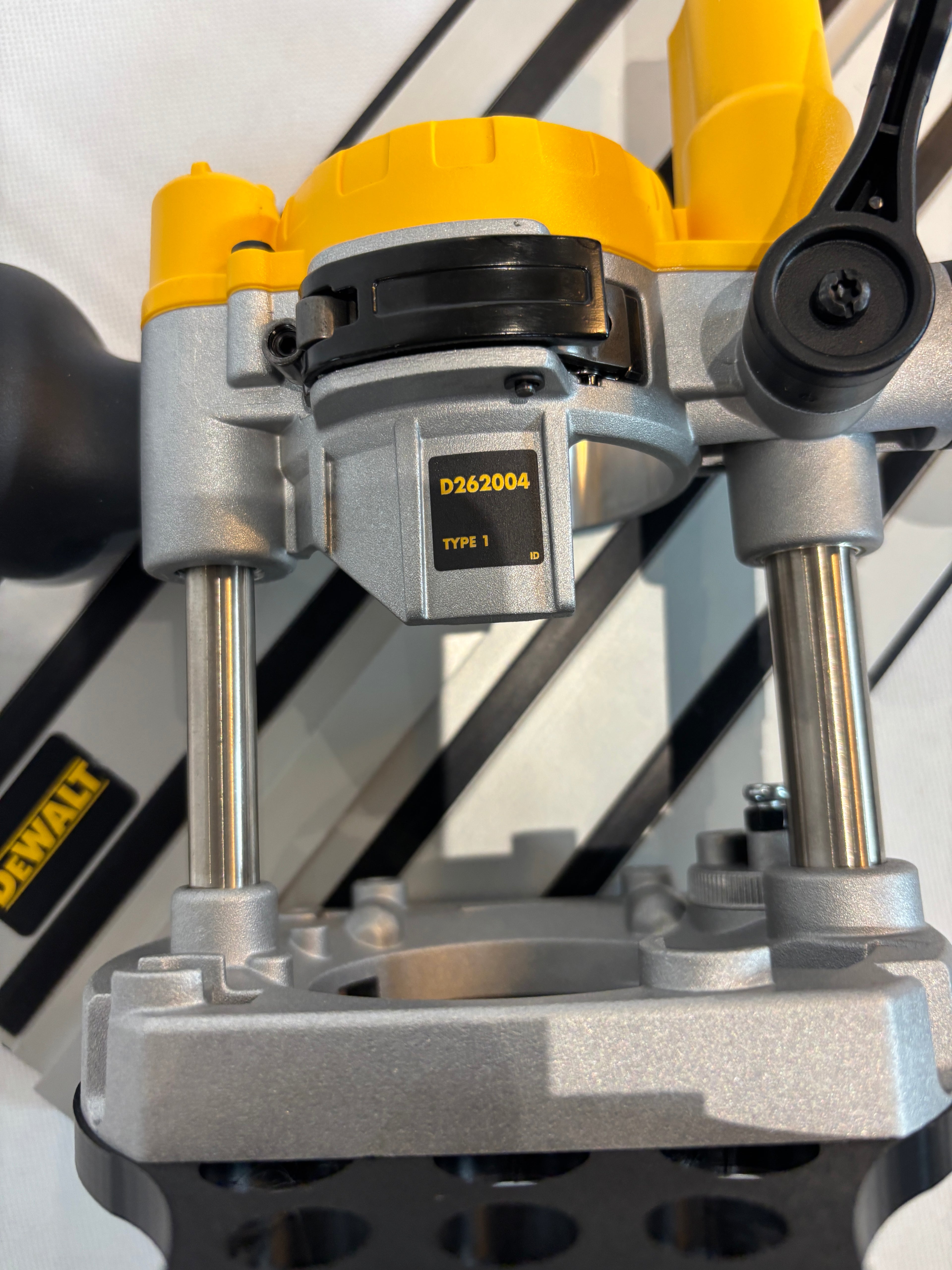 TOOLAX Adaptor to fit Dewalt Guide rail for Dewalt Routers: D26203, D26204 & DCW604