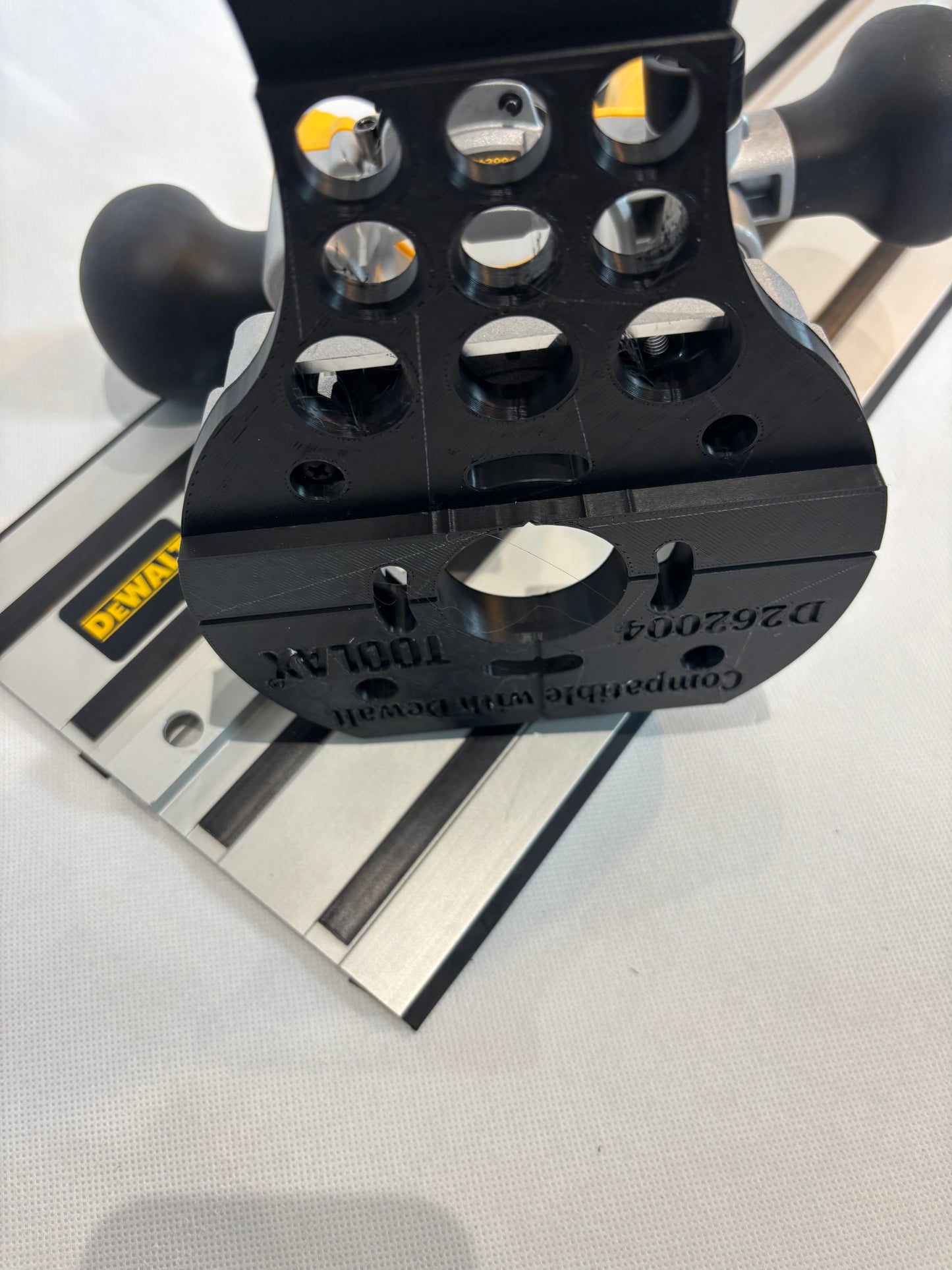 TOOLAX Adaptor to fit Dewalt Guide rail for Dewalt Routers: D26203, D26204 & DCW604