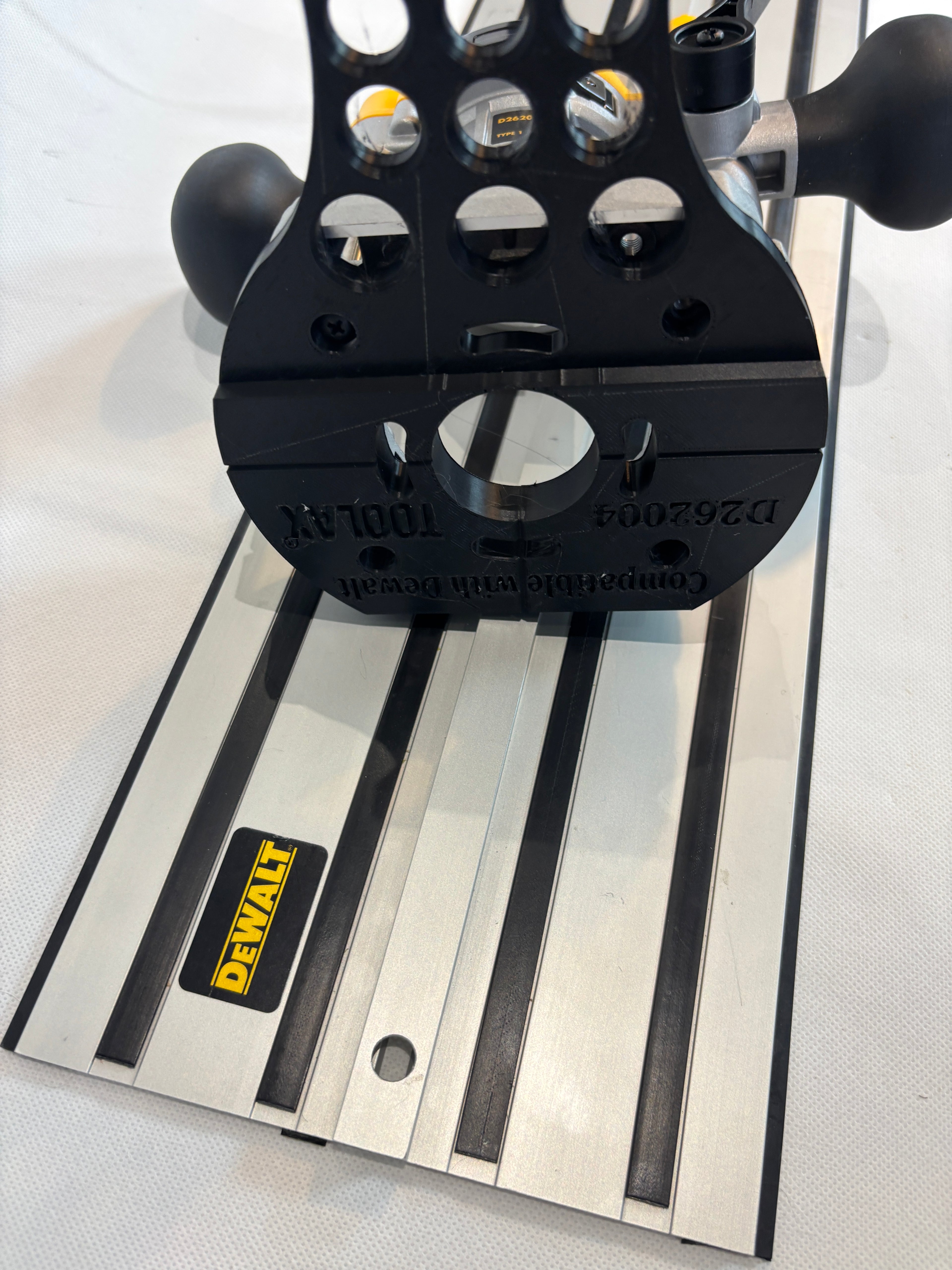 TOOLAX Adaptor to fit Dewalt Guide rail for Dewalt Routers: D26203, D26204 & DCW604