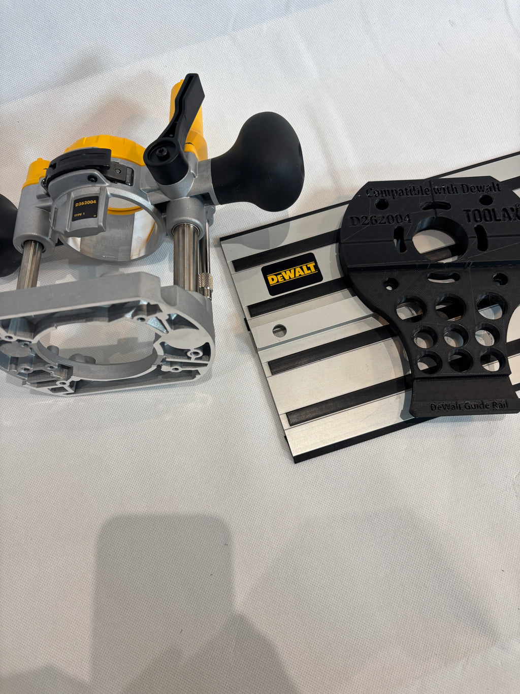 TOOLAX Adaptor to fit Dewalt Guide rail for Dewalt Routers: D26203, D26204 & DCW604