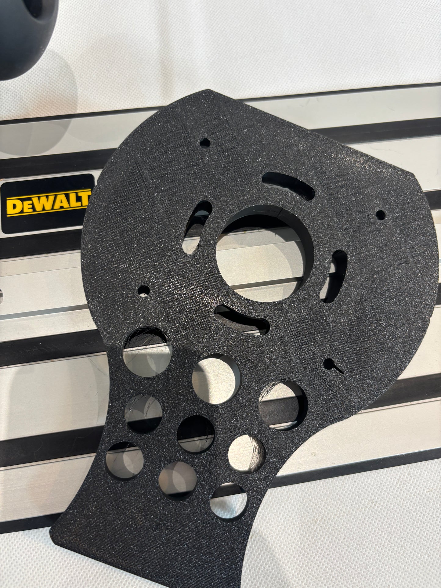 TOOLAX Adaptor to fit Dewalt Guide rail for Dewalt Routers: D26203, D26204 & DCW604