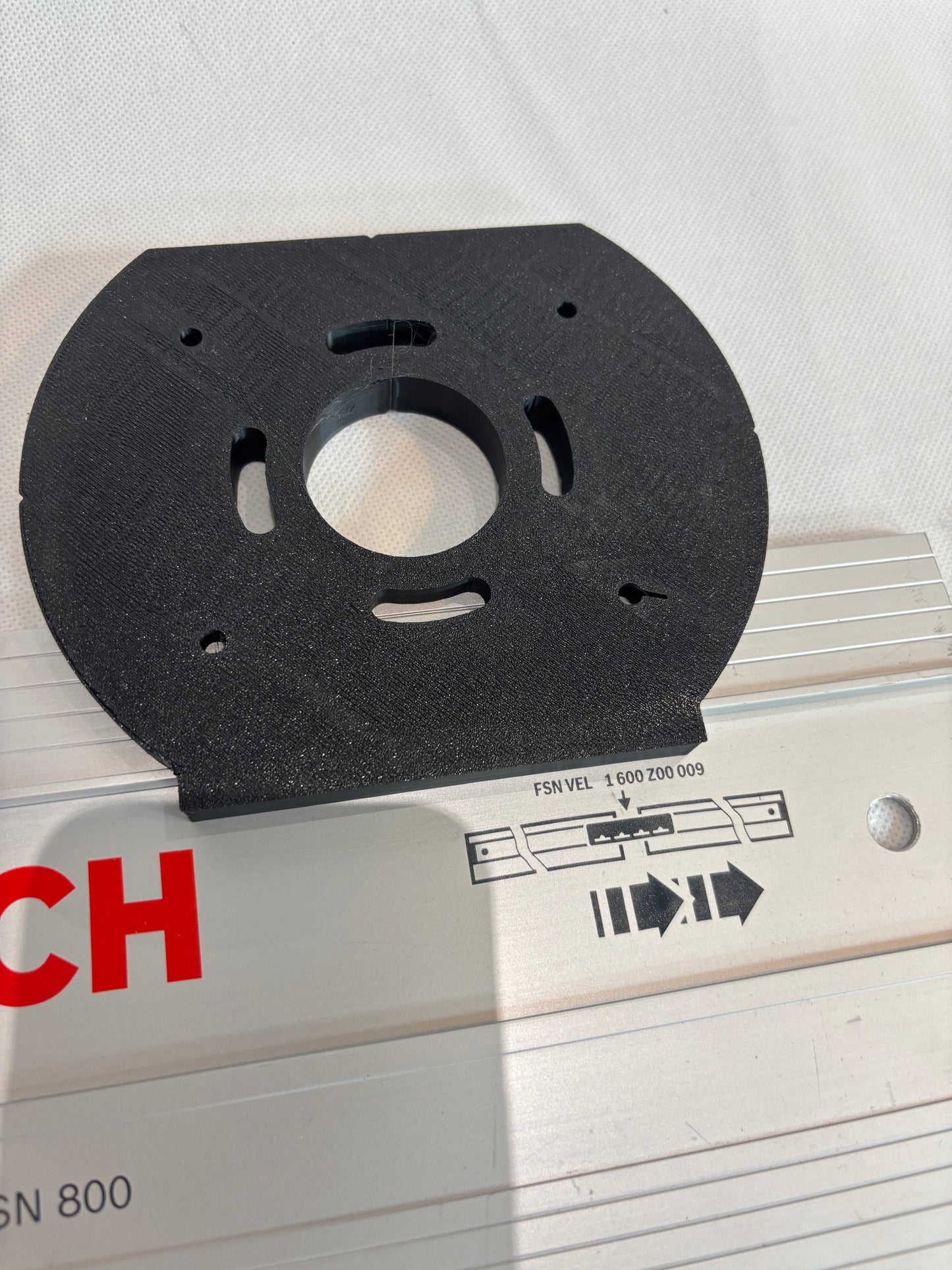 TOOLAX Adaptor to fit Bosch Guide rail for Dewalt Routers: D26203, D26204 & DCW604