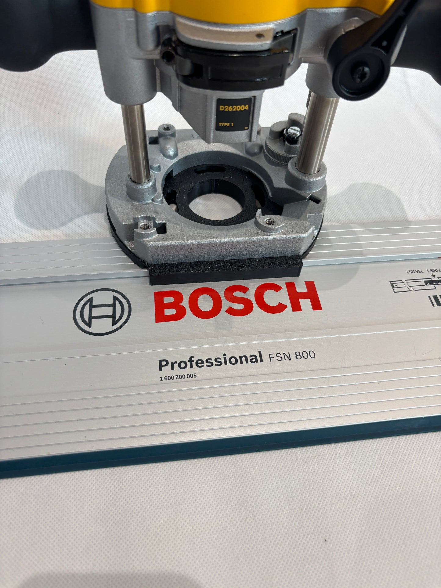 TOOLAX Adaptor to fit Bosch Guide rail for Dewalt Routers: D26203, D26204 & DCW604