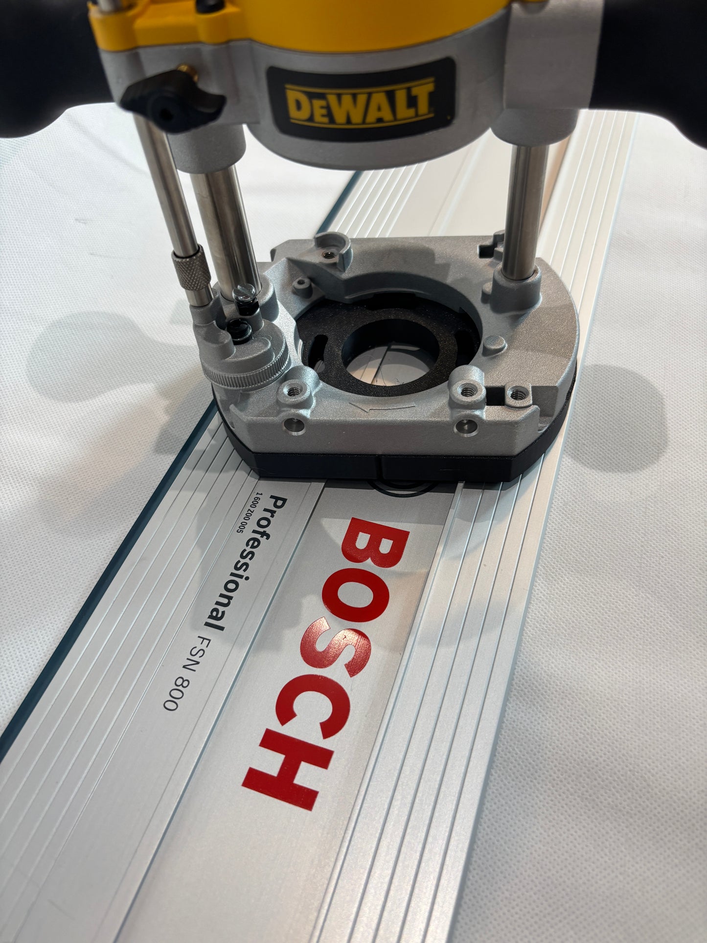 TOOLAX Adaptor to fit Bosch Guide rail for Dewalt Routers: D26203, D26204 & DCW604