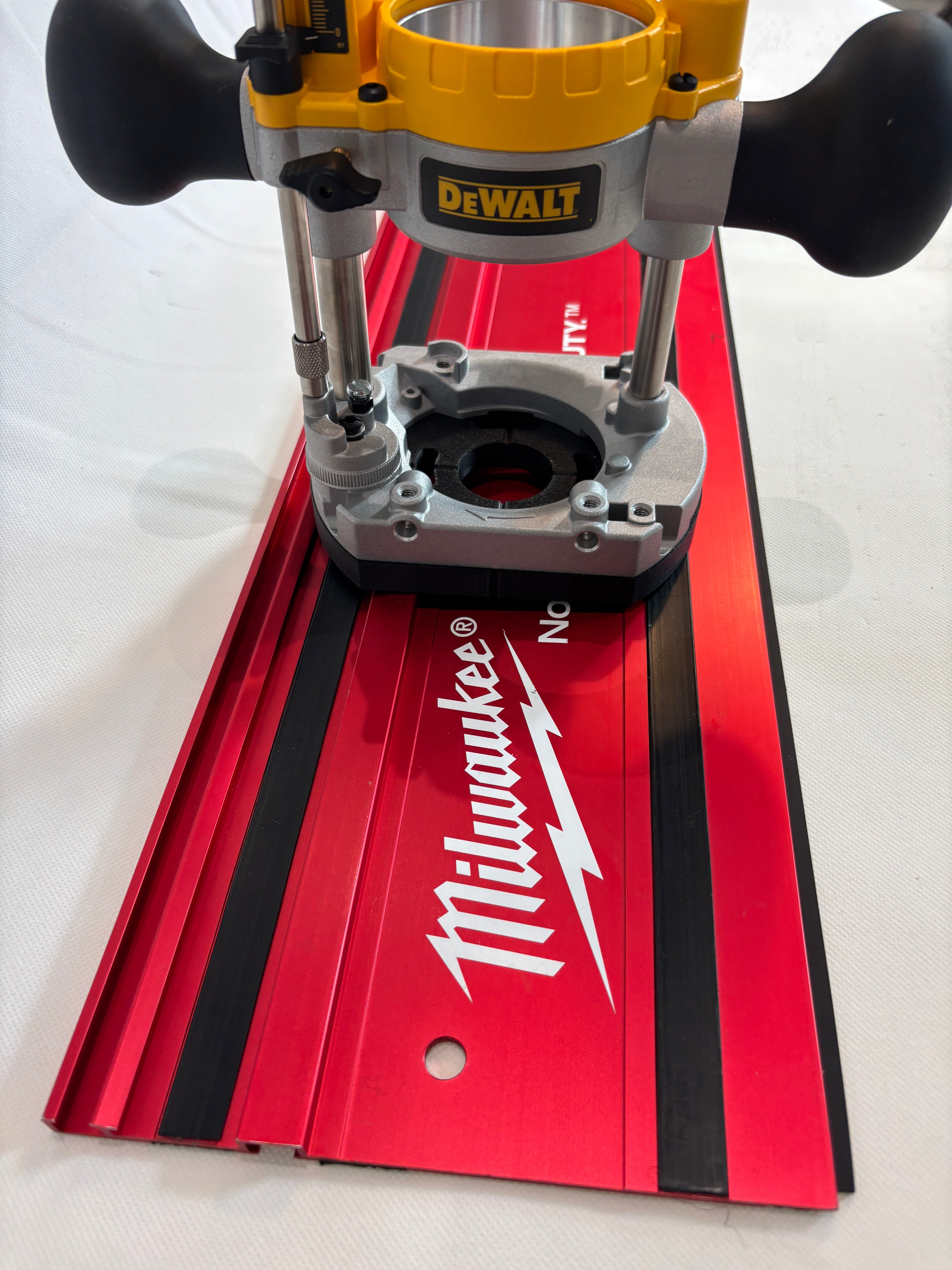 TOOLAX Adaptor to fit Milwaukee Guide rail for Dewalt Routers: D26203, D26204 & DCW604