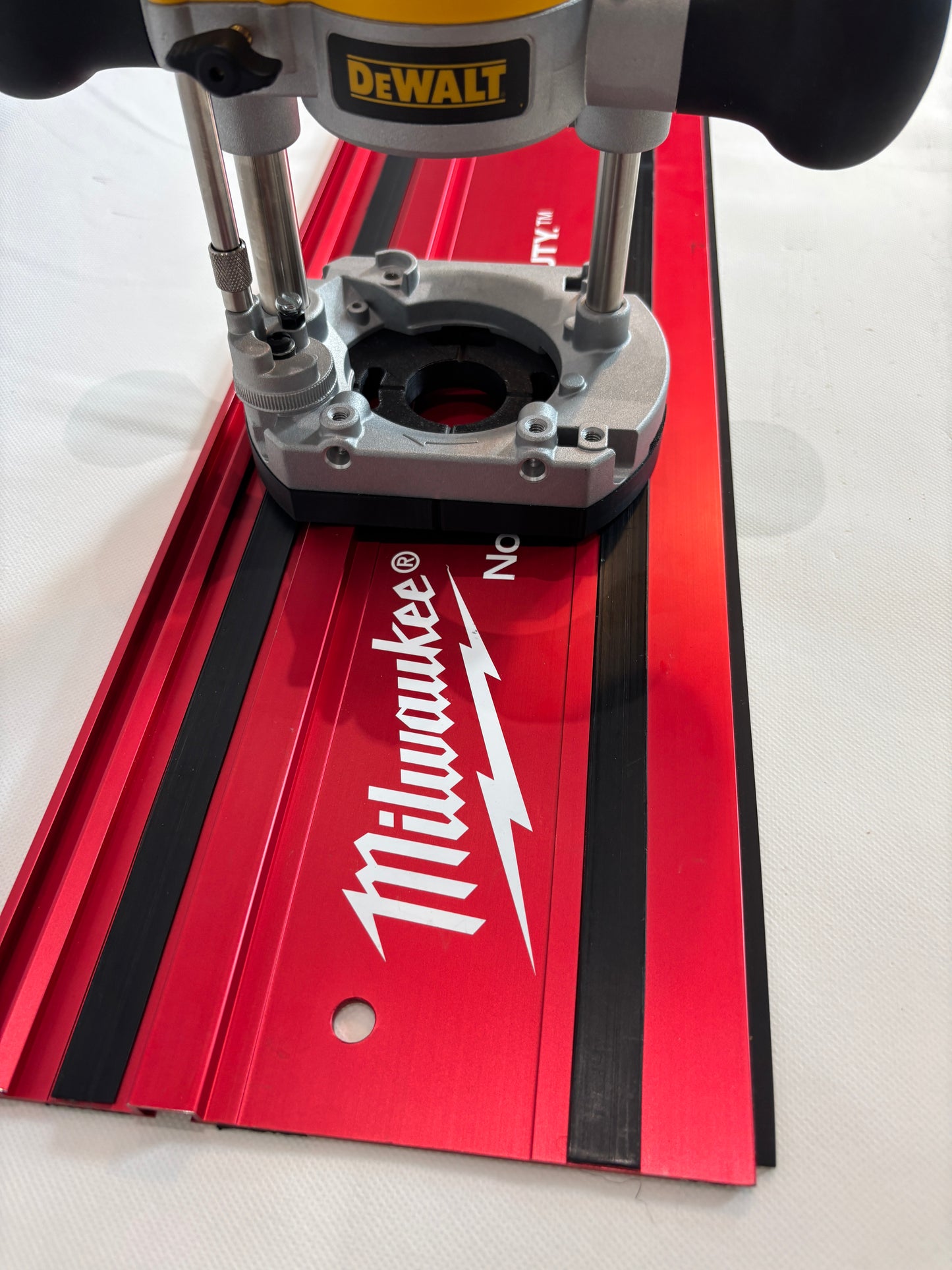 TOOLAX Adaptor to fit Milwaukee Guide rail for Dewalt Routers: D26203, D26204 & DCW604