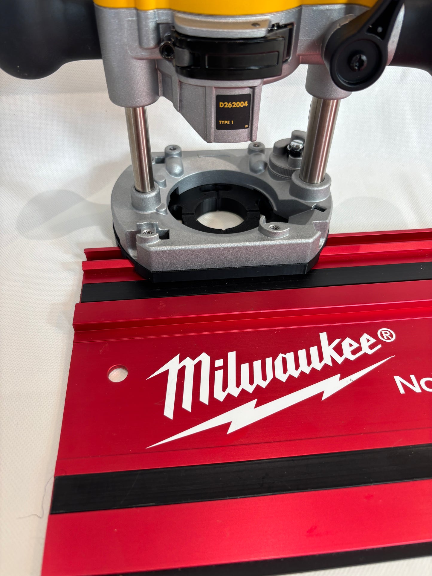 TOOLAX Adaptor to fit Milwaukee Guide rail for Dewalt Routers: D26203, D26204 & DCW604