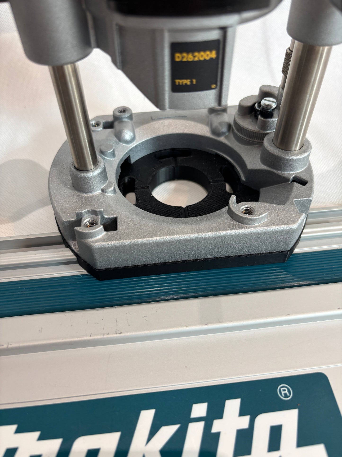 TOOLAX Adaptor to fit Makita Guide rail for Dewalt Routers: D26203, D26204 & DCW604