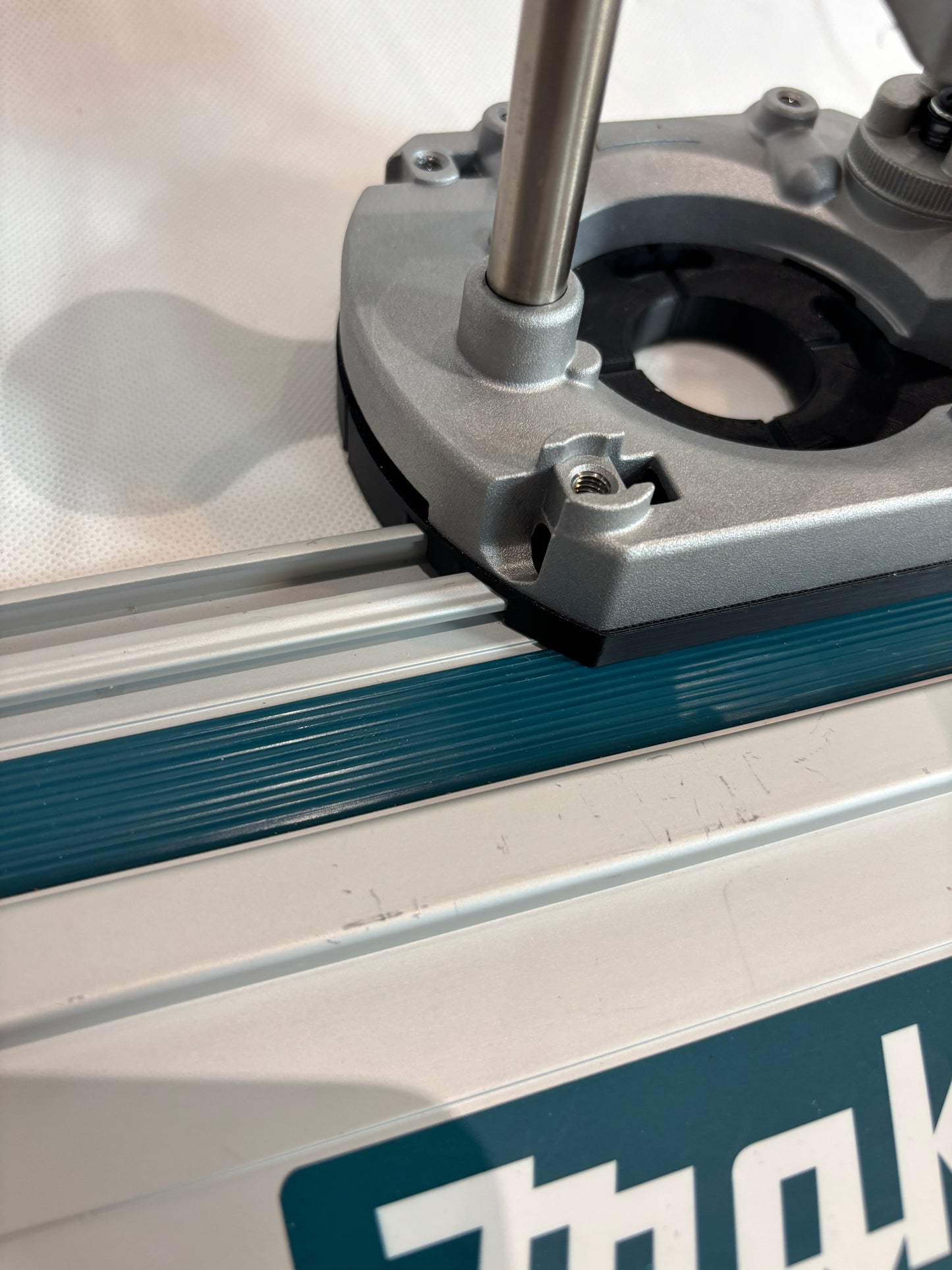 TOOLAX Adaptor to fit Makita Guide rail for Dewalt Routers: D26203, D26204 & DCW604