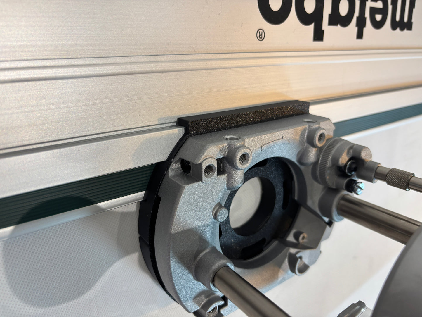 TOOLAX Adaptor to fit Metabo Guide rail for Dewalt Routers: D26203, D26204 & DCW604