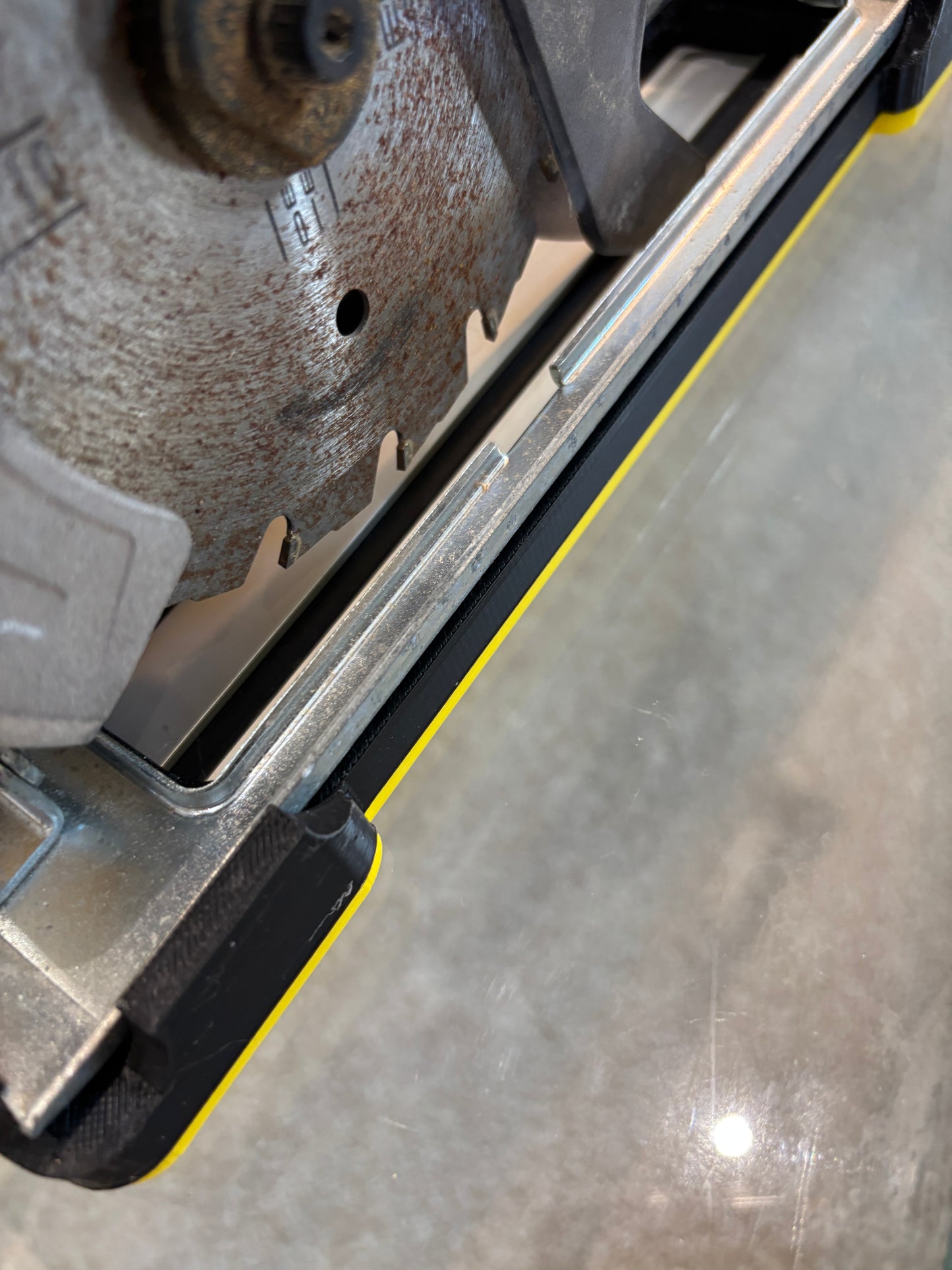 TOOLAX Adaptor / Slik plate / Shoe Compatible with the Dewalt DW935 Circular Saw to fit Dewalt Guide rail