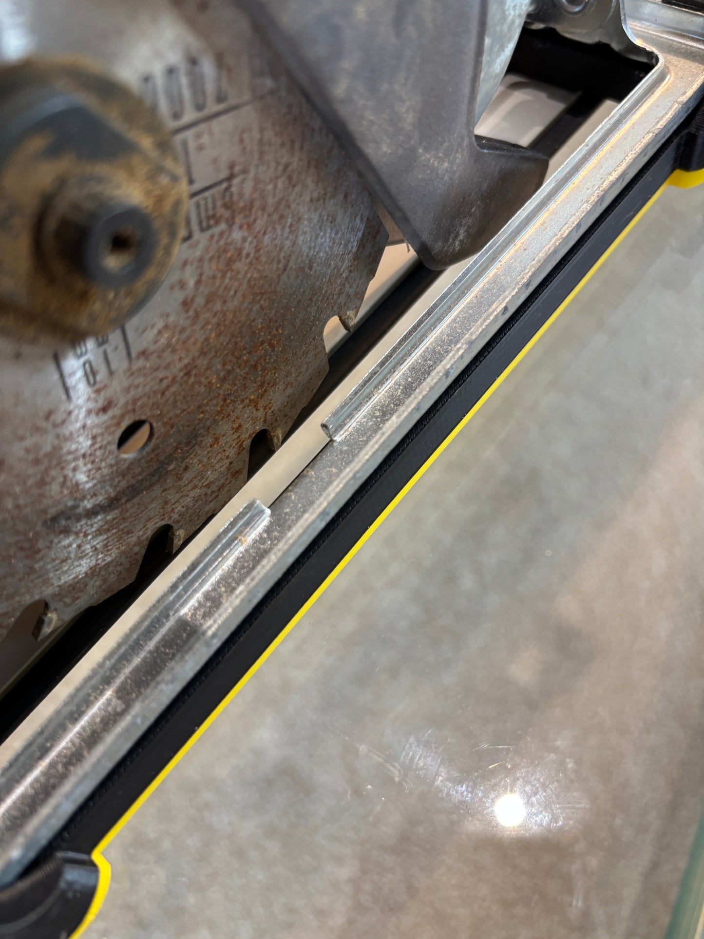 TOOLAX Adaptor / Slik plate / Shoe Compatible with the Dewalt DW935 Circular Saw to fit Dewalt Guide rail