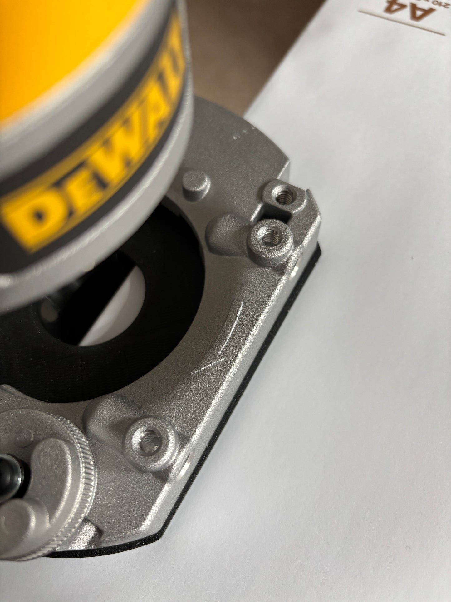 TOOLAX Edge banding attachment for Dewalt routers DCW604 D26203 D26204 via D262004 Plunge Base attachment