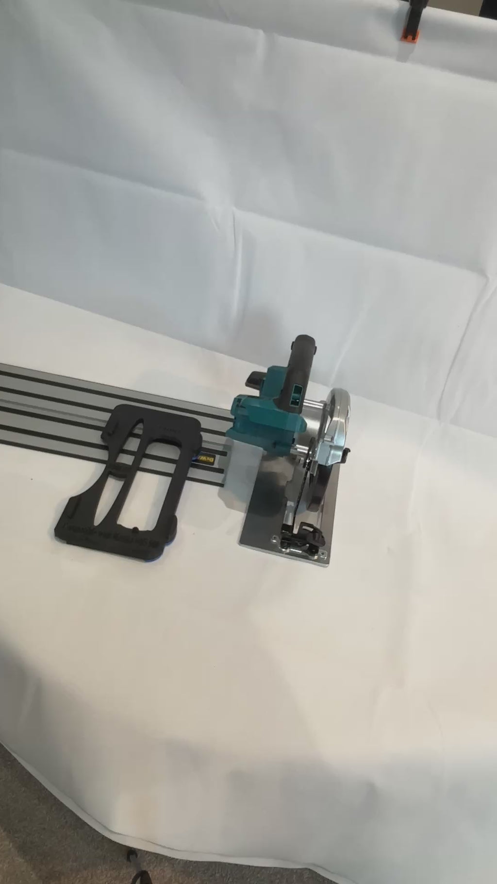 TOOLAX Adaptor Base / Skid plate, compatible with Makita DHS660 / XSH04 Circular saw to fit Dewalt Guide Rail